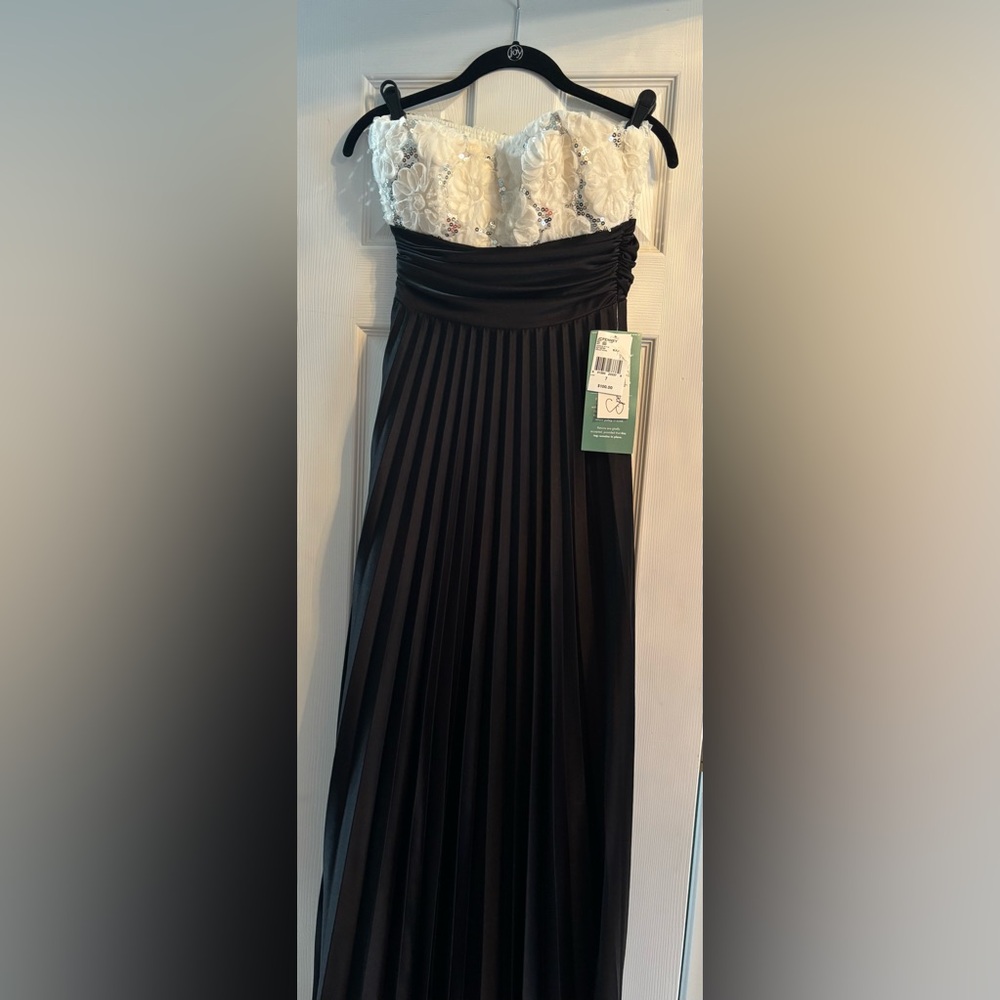 Speechless Junior’s Strapless White, Black, Floral & Sequin Formal Dress